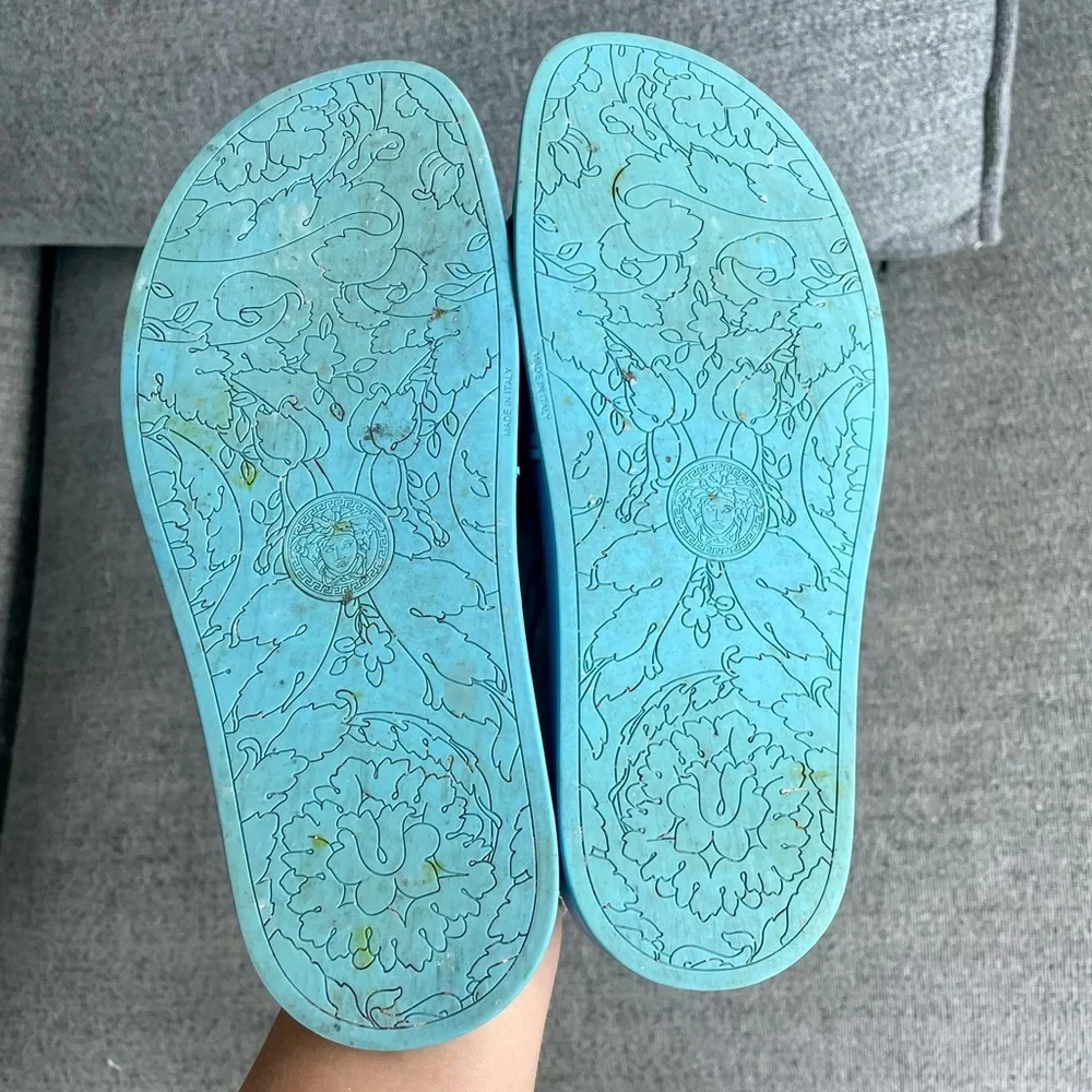 ๐ง๐ฝโโ๏ธ VERSACE blue Medusa pool slides - Picture 4 of 6